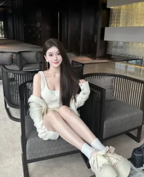 粉嫩温柔骚货大胸妹